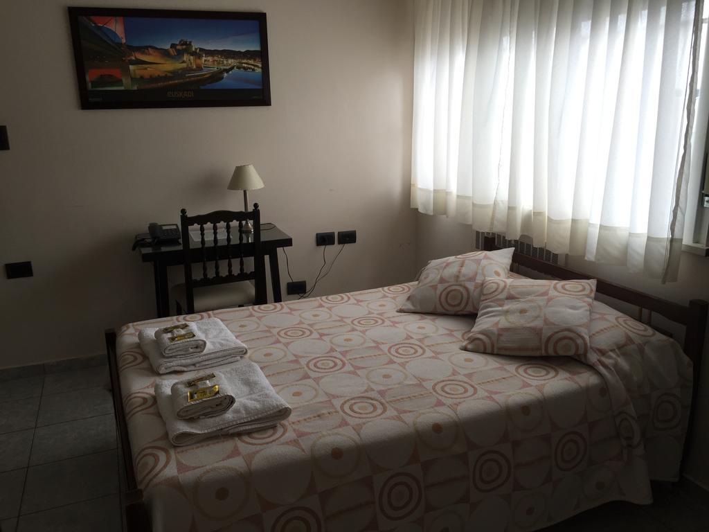 Hotel Euzko Alkartasuna Macachin  Luaran gambar