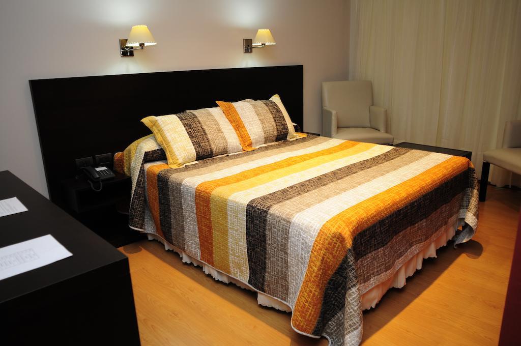 Hotel Euzko Alkartasuna Macachin  Bilik gambar