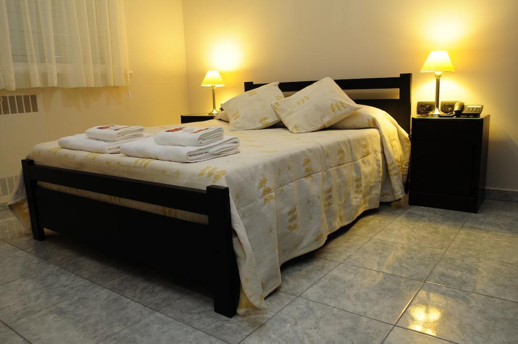Hotel Euzko Alkartasuna Macachin  Bilik gambar