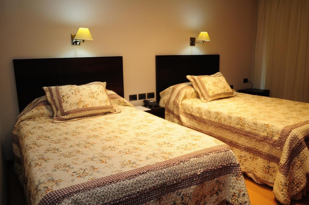 Hotel Euzko Alkartasuna Macachin  Bilik gambar