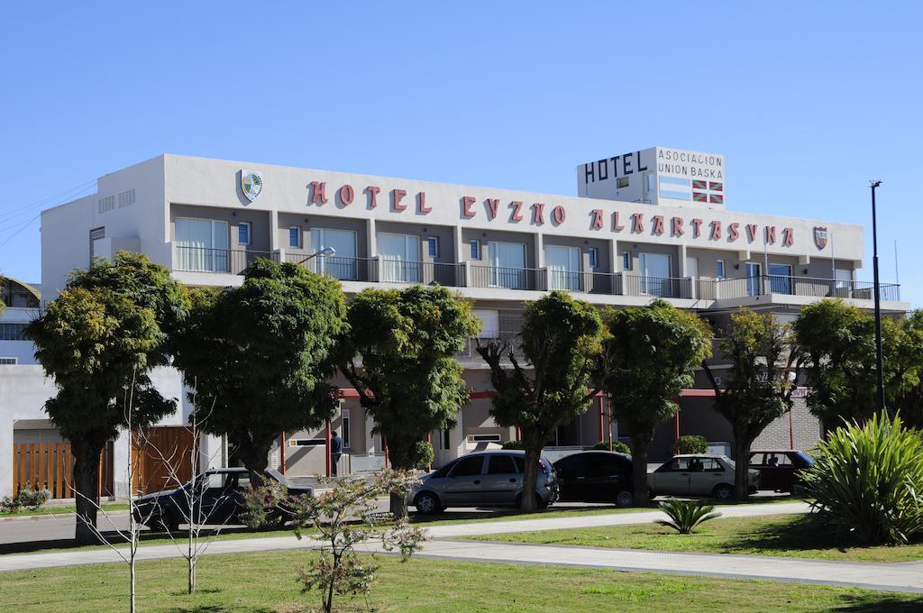 Hotel Euzko Alkartasuna Macachin  Luaran gambar